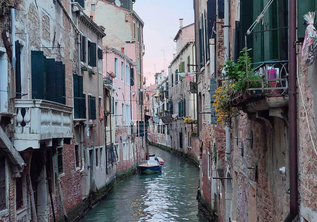 Prachtig kanaal Venetië: gedetailleerde stadsgids